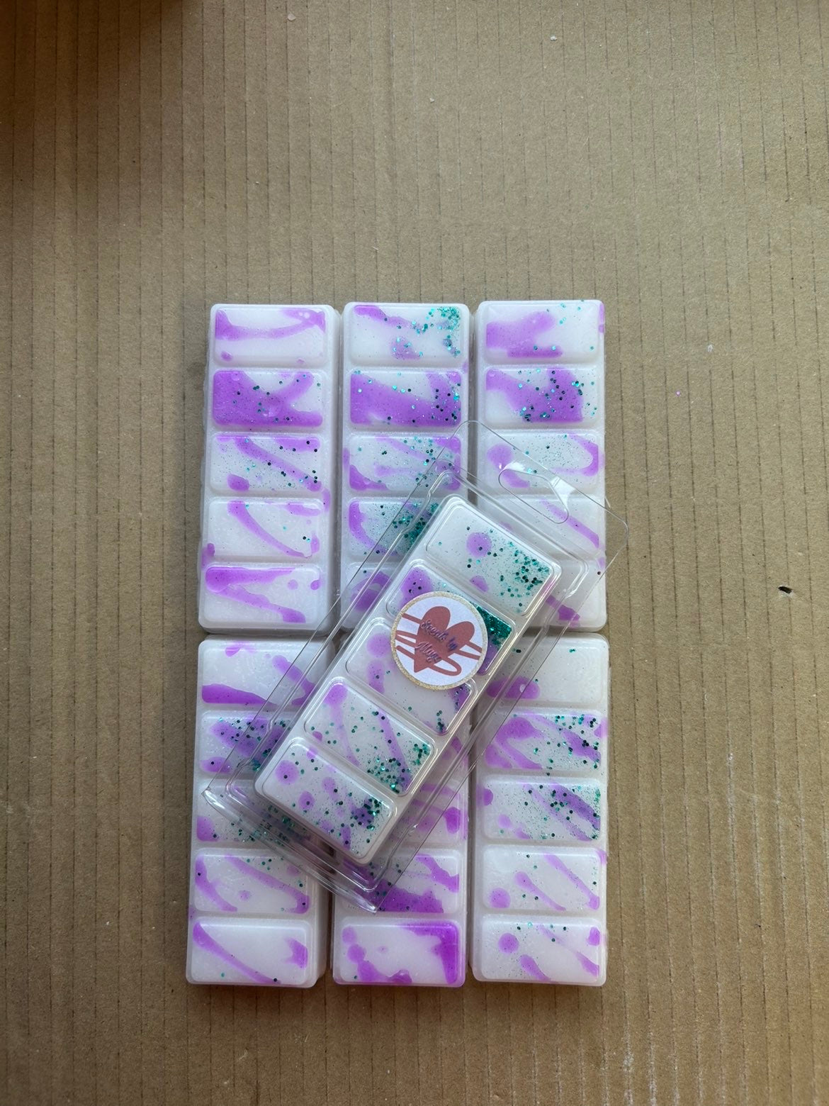 Soapy Dove Clamshell